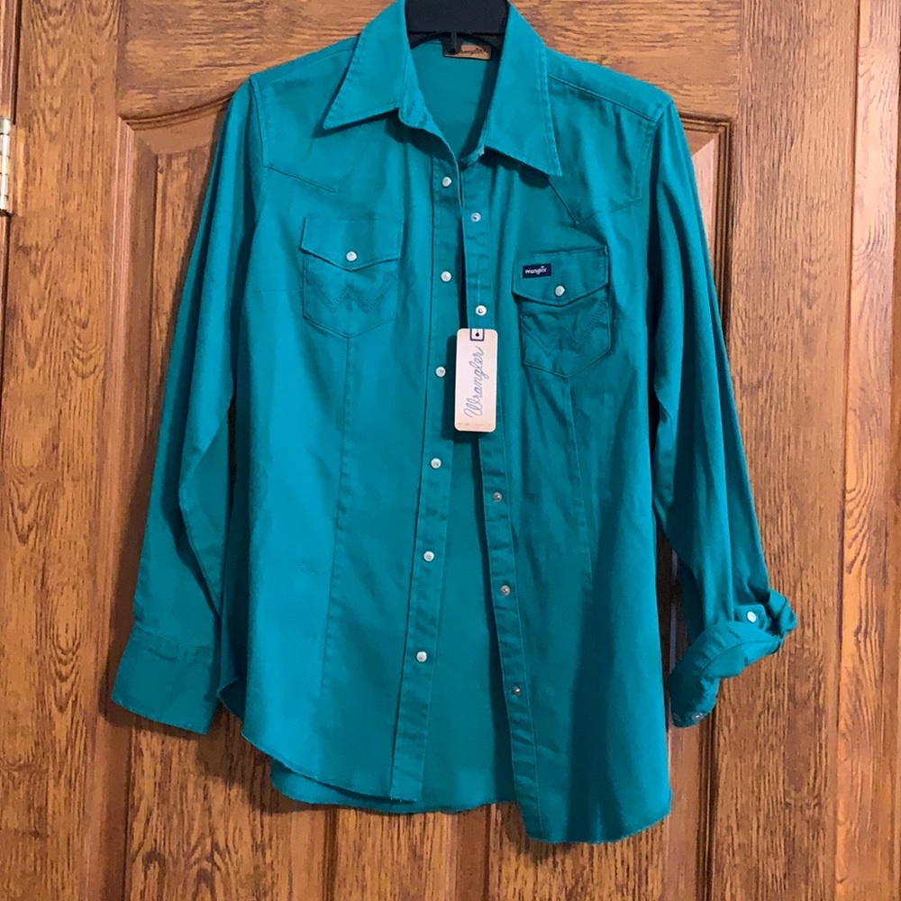 Brand New Women’s Wrangler Shirt